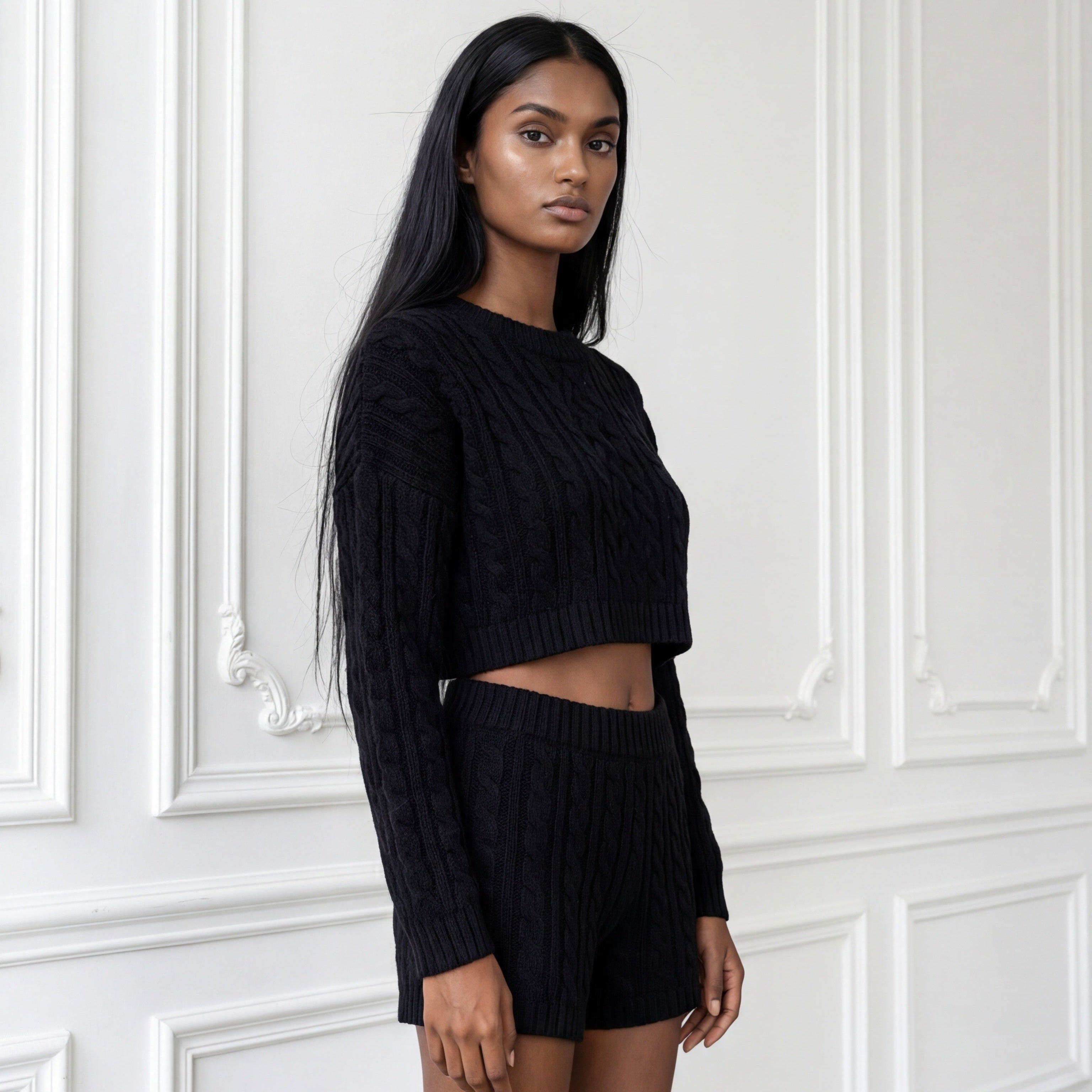 Élan Sculptural Cableknit Crop Sweater Noir Soft