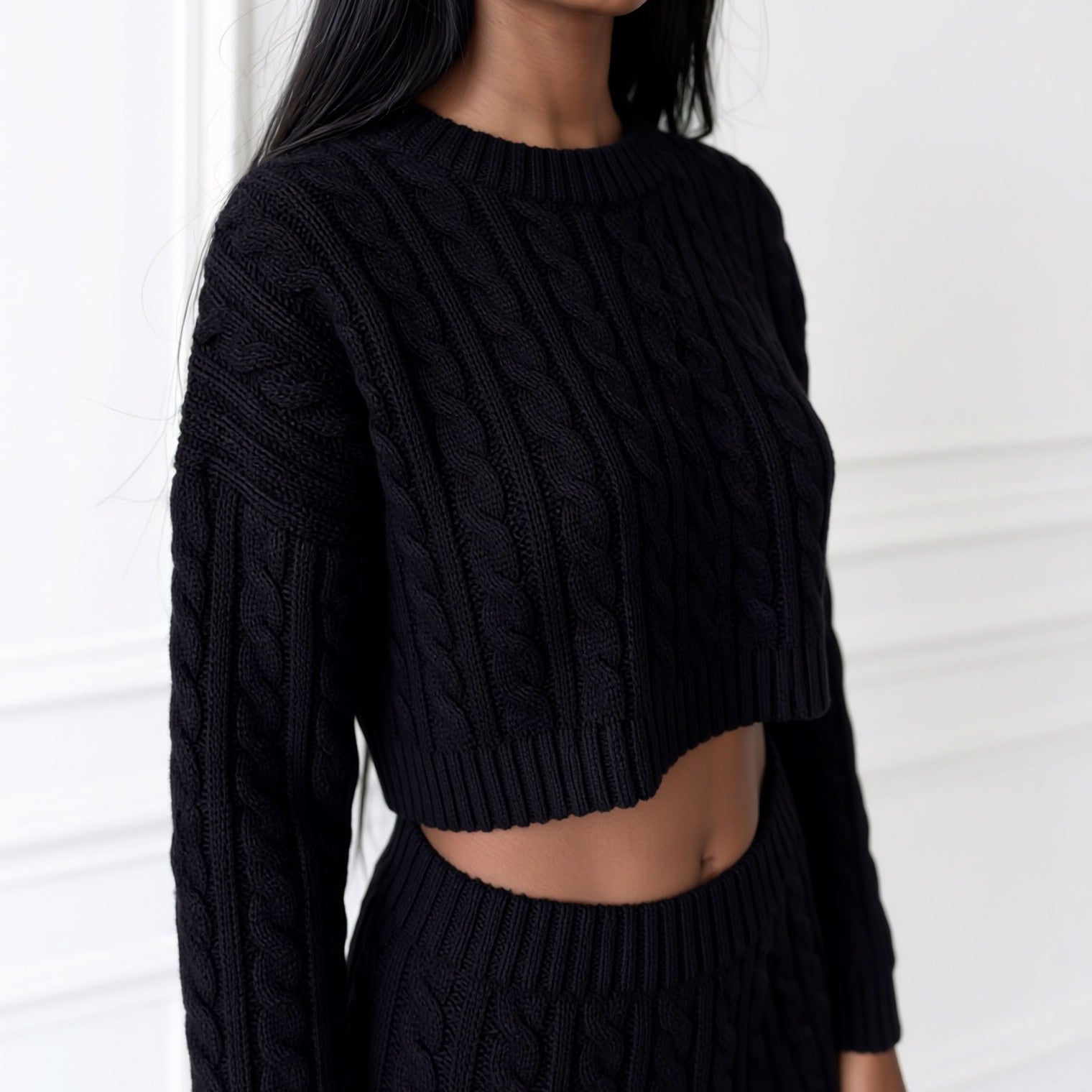 Élan Sculptural Cableknit Crop Sweater Noir Soft